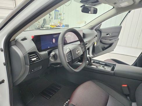 New 2026 Nissan Sentra SR w/ Floor Mat Package image 18