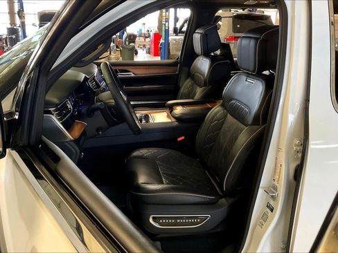 Used 2024 Jeep Grand Wagoneer Series III w/ Rear Seat Video Group 1 image 7