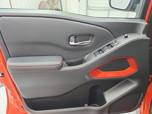 Used 2025 Nissan Frontier Pro-X RWD image 30