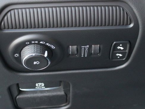 Used 2024 Jeep Grand Wagoneer L Series III image 35