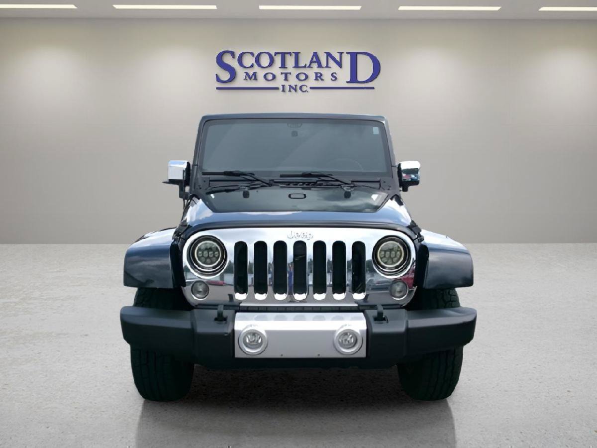 Used 2015 Jeep Wrangler Unlimited Sahara w/ Dual Top Group AWD/4WD image 3