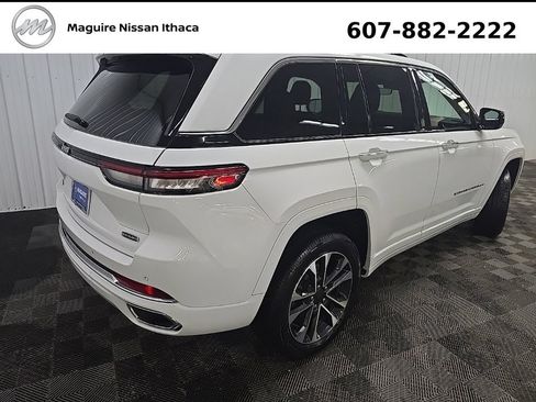 Used 2023 Jeep Grand Cherokee Overland AWD/4WD image 11