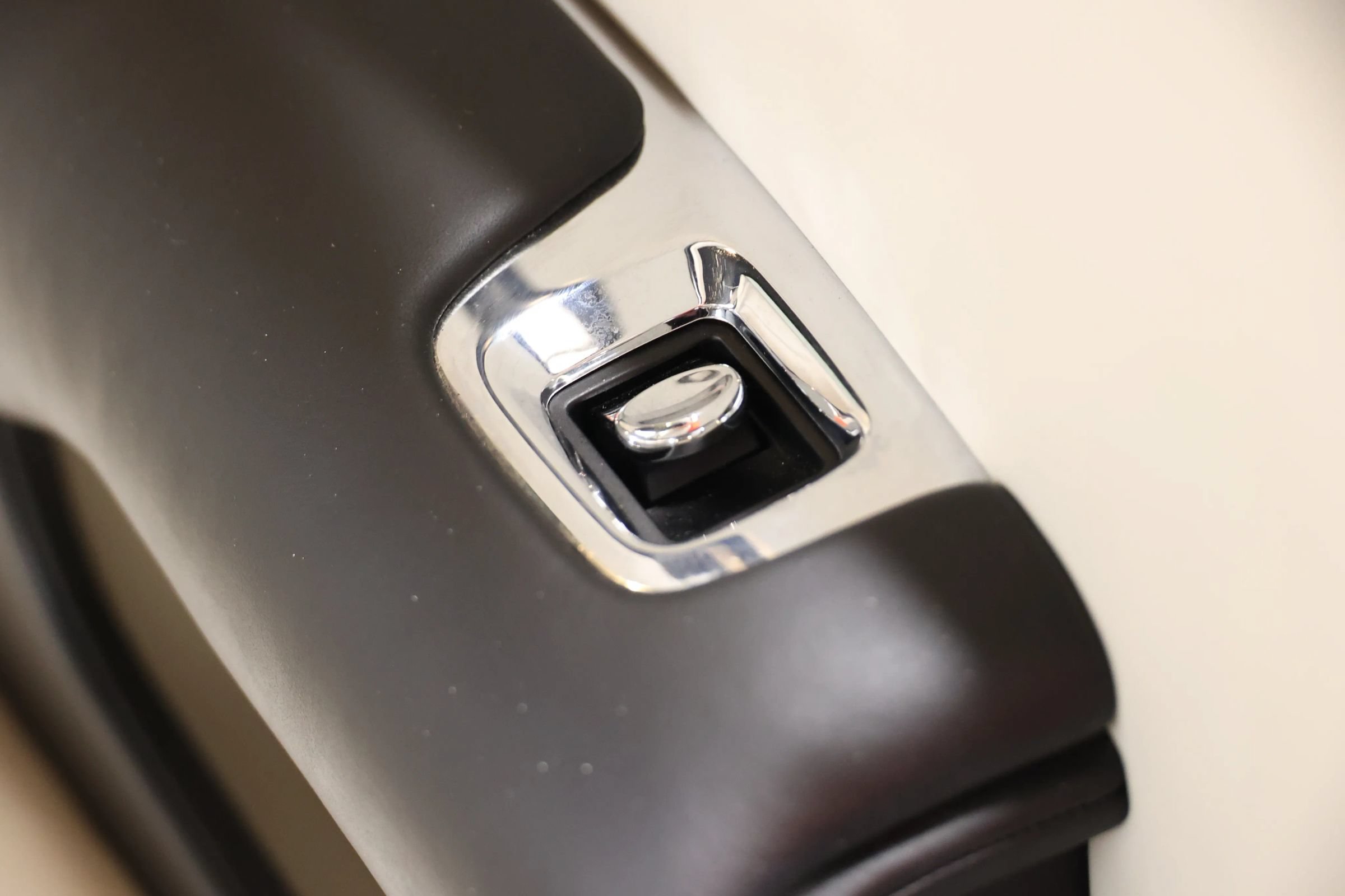 Used 2017 Rolls-Royce Wraith RWD image 71