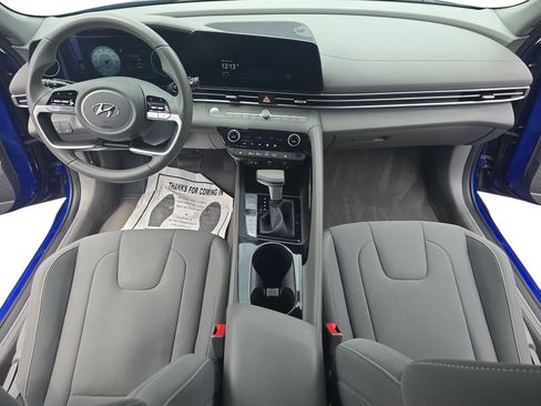 Used 2023 Hyundai Elantra SEL w/ Convenience Package FWD image 9