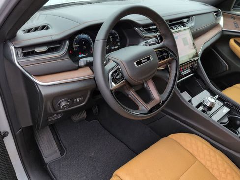 New 2025 Jeep Grand Cherokee Summit w/ Obsidian Package image 10