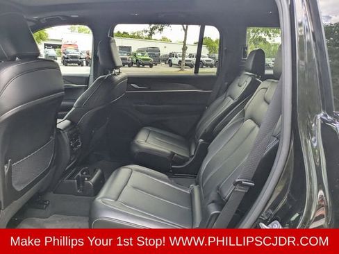 Used 2024 Jeep Grand Cherokee L Limited w/ Black Appearance Package AWD/4WD image 12
