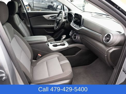 Used 2025 Chevrolet Blazer LT AWD/4WD image 41