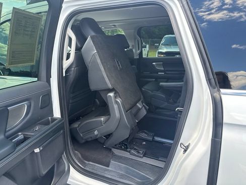 Used 2025 Ford Expedition Max Platinum w/ Driver's Package AWD/4WD image 38