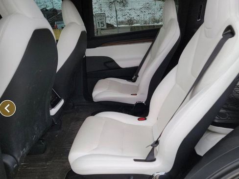 Used 2022 Tesla Model X image 3