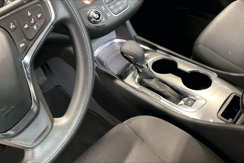 Used 2024 Chevrolet Malibu LT FWD image 11
