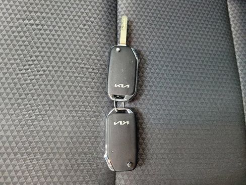 Used 2025 Kia Soul LX w/ LX Technology Package image 32