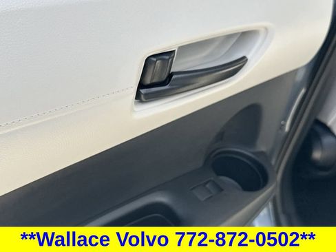Used 2026 Toyota Corolla Cross LE FWD image 13
