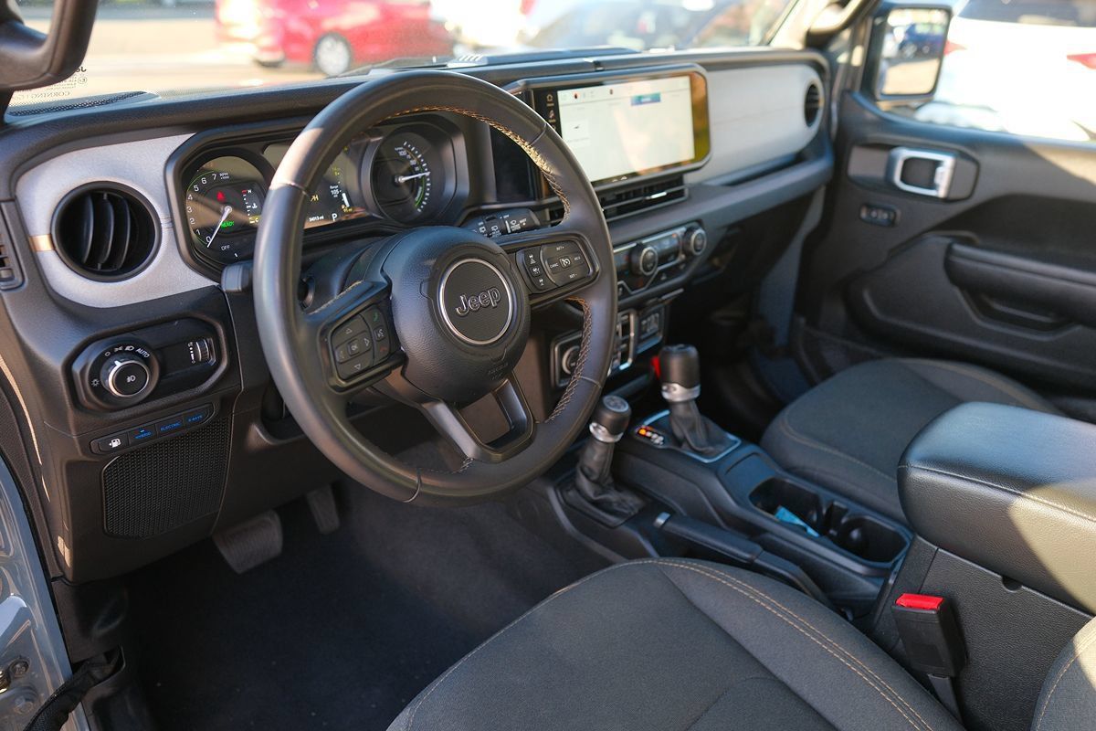 Used 2024 Jeep Wrangler Unlimited w/ Technology Group AWD/4WD image 14