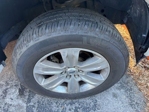 Used 2019 Ford F150 Platinum w/ Equipment Group 701A Luxury AWD/4WD image 15