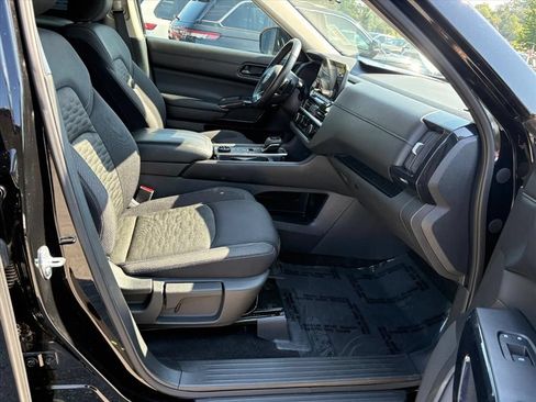Used 2025 Nissan Pathfinder SV AWD/4WD image 17