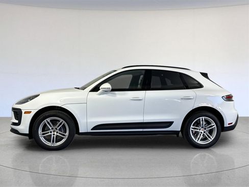 Used 2025 Porsche Macan image 2