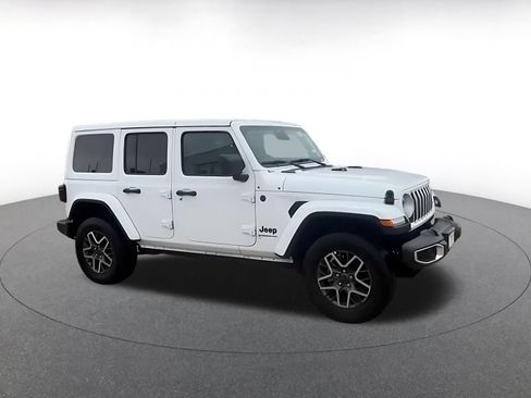 Used 2025 Jeep Wrangler Unlimited Sahara AWD/4WD image 2