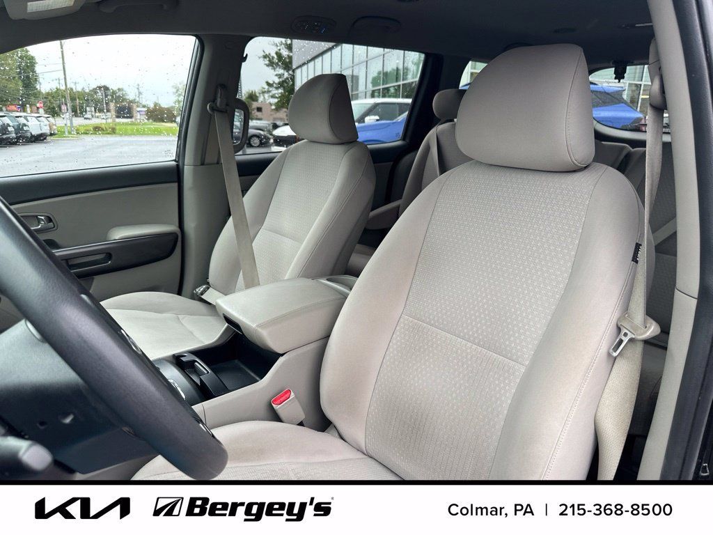 Used 2018 Kia Sedona LX FWD image 15