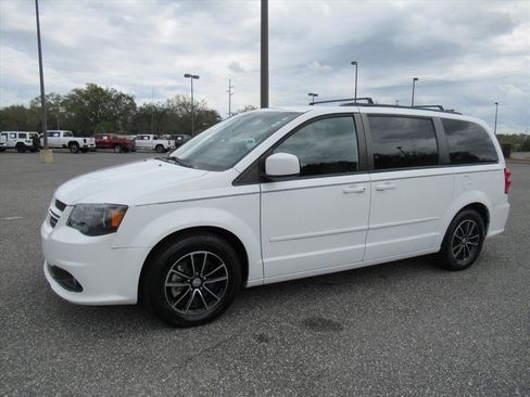 Used 2017 Dodge Grand Caravan GT image 4