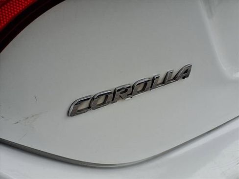 Used 2015 Toyota Corolla LE image 9