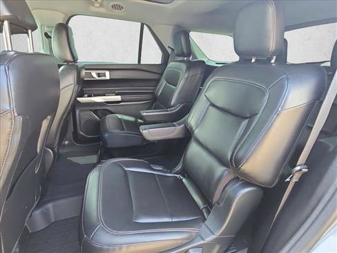 Certified 2022 Ford Explorer XLT w/ Equipment Group 202A RWD image 18