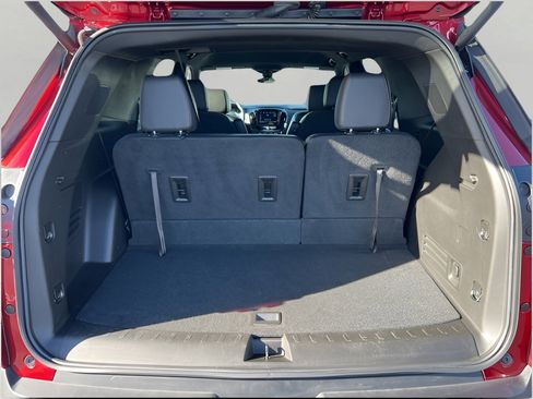 Used 2023 Chevrolet Traverse RS image 32