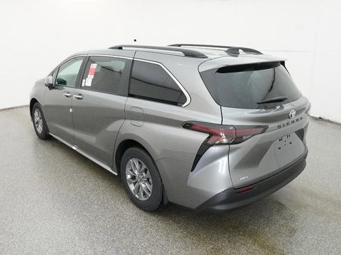 New 2026 Toyota Sienna XLE image 19