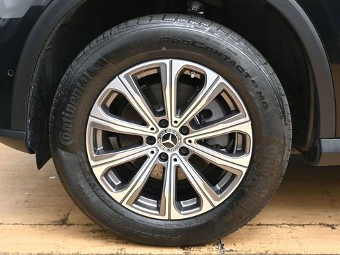 Used 2024 Mercedes-Benz GLC 300 4MATIC image 11
