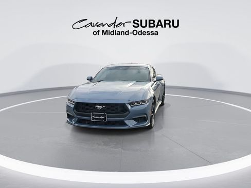 Used 2025 Ford Mustang Coupe RWD image 4