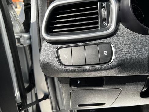 Used 2020 Kia Sorento AWD V6 image 37