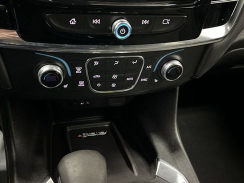Used 2023 Chevrolet Traverse LT AWD/4WD image 17