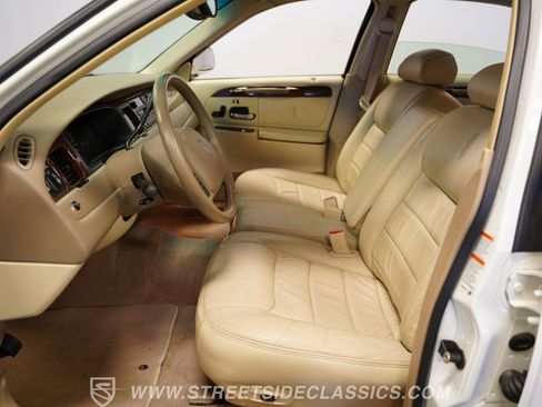 Used 2000 Lincoln Town Car Signature RWD image 39
