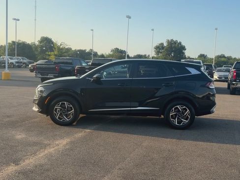 Used 2024 Kia Sportage LX AWD/4WD image 5