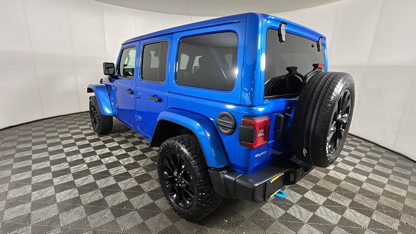 Used 2024 Jeep Wrangler Unlimited Sahara AWD/4WD image 5