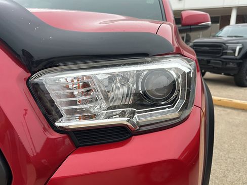Used 2020 Toyota Tacoma TRD Off-Road AWD/4WD image 6