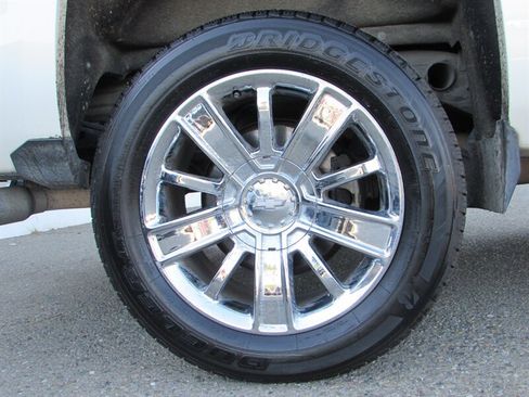 Used 2014 Chevrolet Silverado 1500 High Country w/ High Country Premium Package AWD/4WD image 35