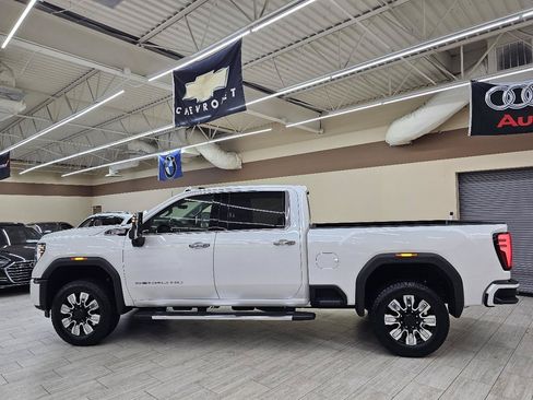 Used 2024 GMC Sierra 2500 Denali w/ Technology Package AWD/4WD image 9