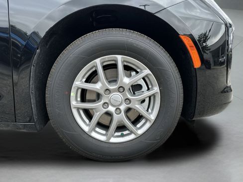 New 2027 Chrysler Pacifica Select FWD image 44