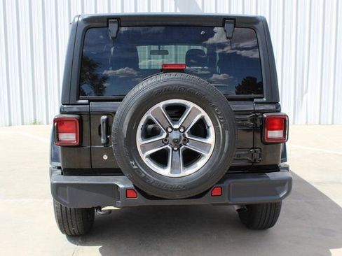 Used 2020 Jeep Wrangler Unlimited Sahara image 6