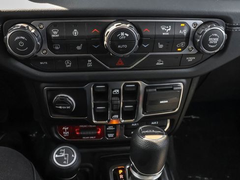 New 2025 Jeep Gladiator Rubicon w/ Convenience Group image 18