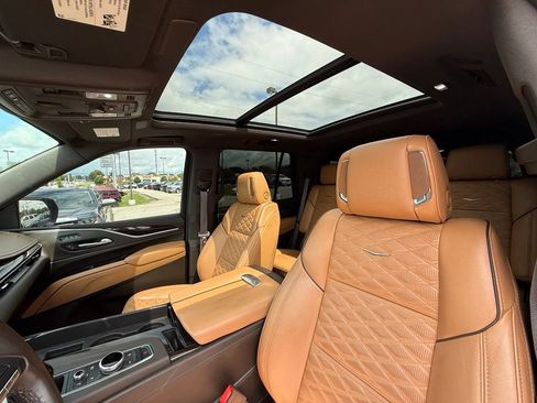 Used 2023 Cadillac Escalade Sport AWD/4WD image 13