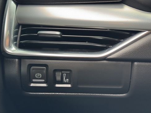 Used 2023 Cadillac XT4 Premium Luxury image 32