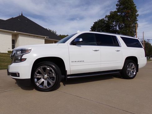 Used 2019 Chevrolet Suburban Premier image 13