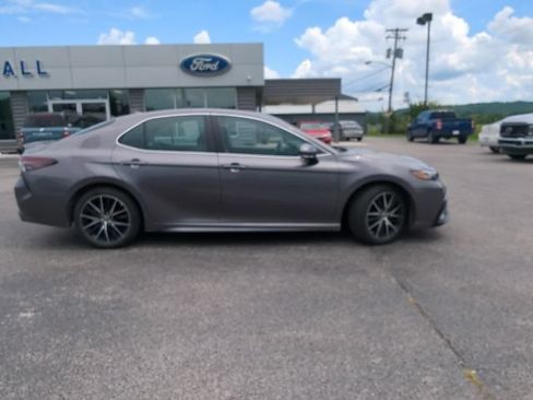 Used 2024 Toyota Camry SE w/ Cold Weather Package FWD image 12