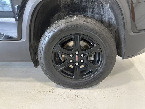 Used 2022 GMC Acadia AT4 w/ Technology Package image 19