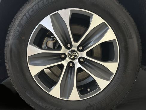 Used 2021 Toyota Highlander XLE image 7