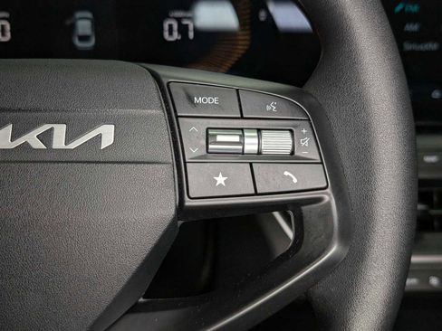 Certified 2025 Kia K4 FWD image 32