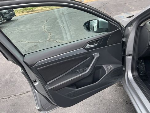 Certified 2023 Volkswagen Jetta SE w/ Panoramic Sunroof Package image 36