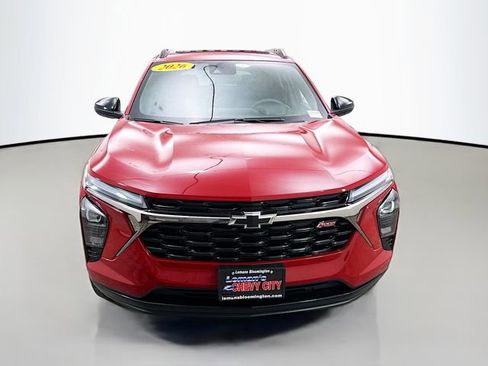 Used 2026 Chevrolet Trax RS w/ Sunroof Package image 2