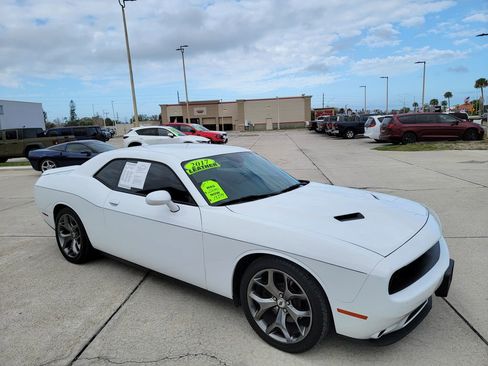 Used 2017 Dodge Challenger SXT Plus image 8
